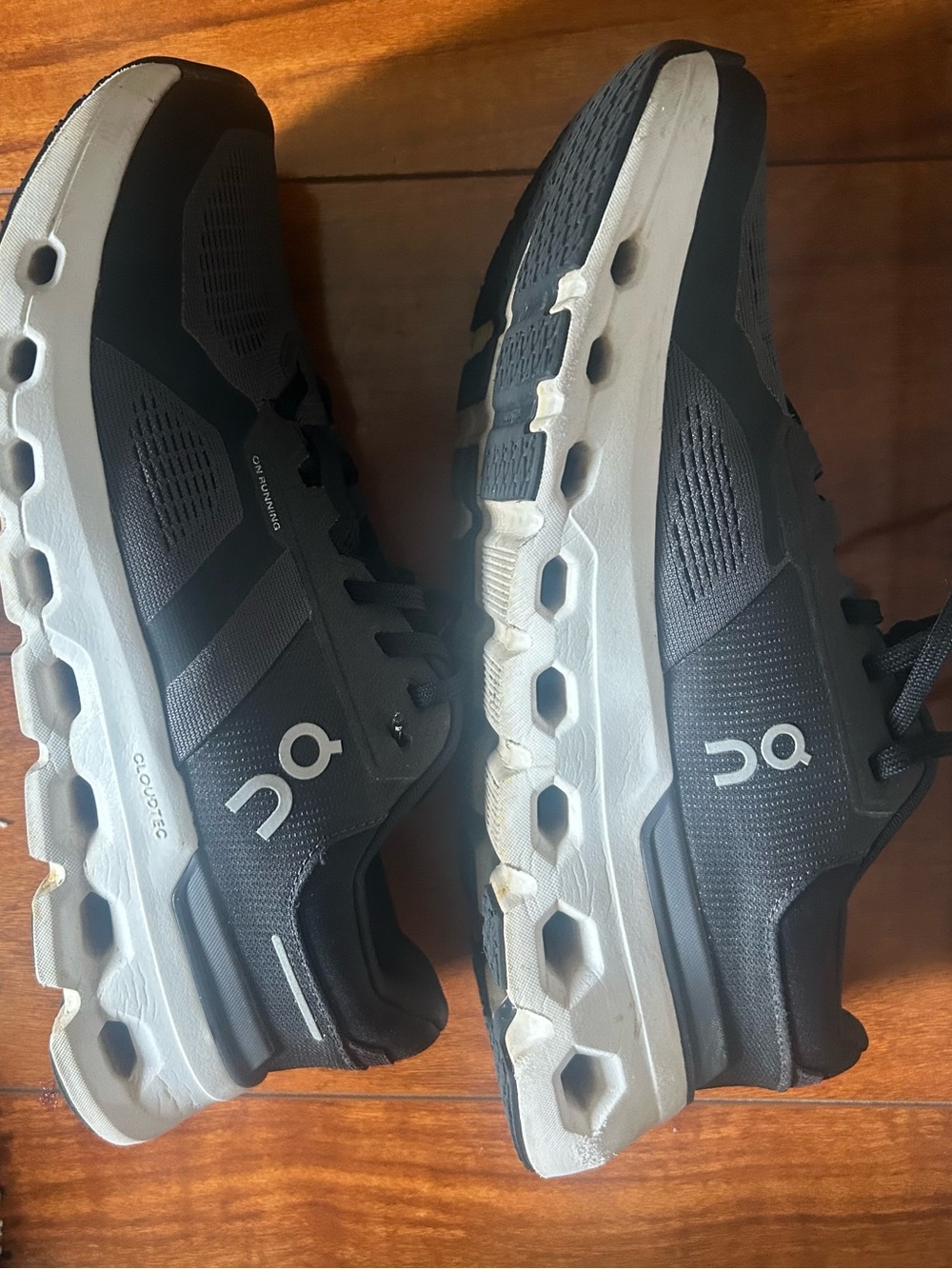 On Running Women’s Athletic Shoes - Black/White